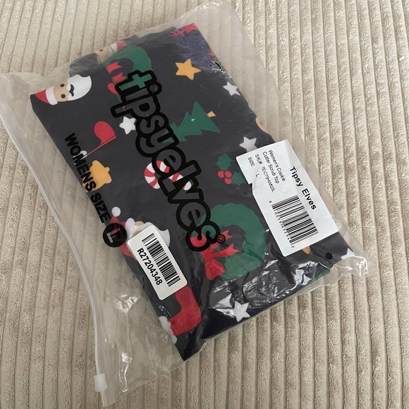 NWT Tipsy Elves Women's Cookie Cutter Scrub Top - Picture 2 of 2